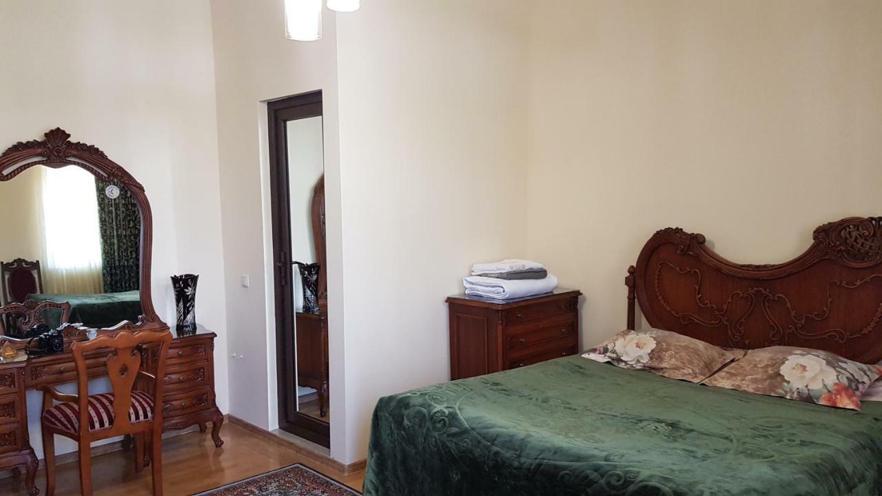 Guest House Luka Batumi Exterior photo