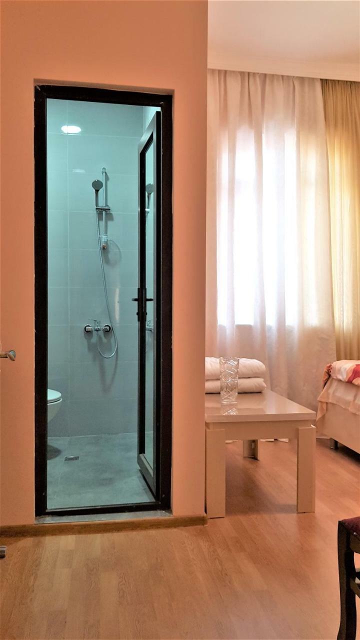 Guest House Luka Batumi Exterior photo