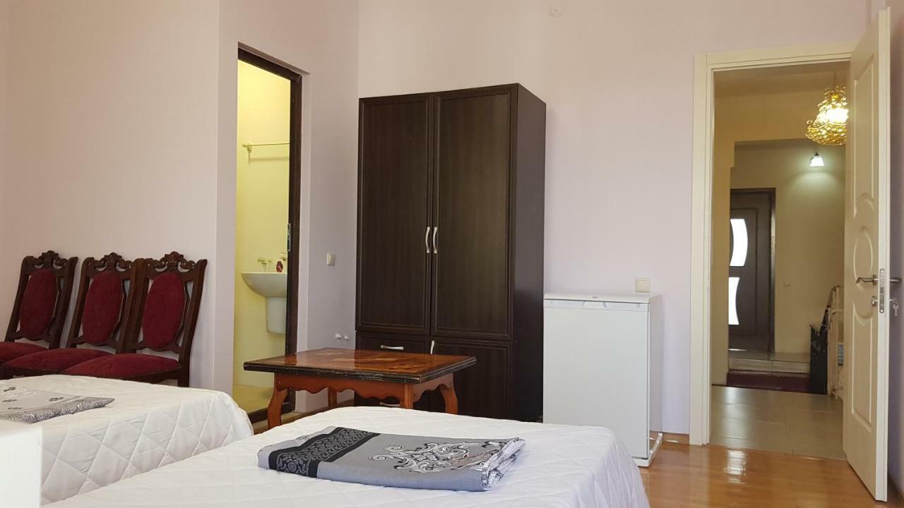 Guest House Luka Batumi Exterior photo