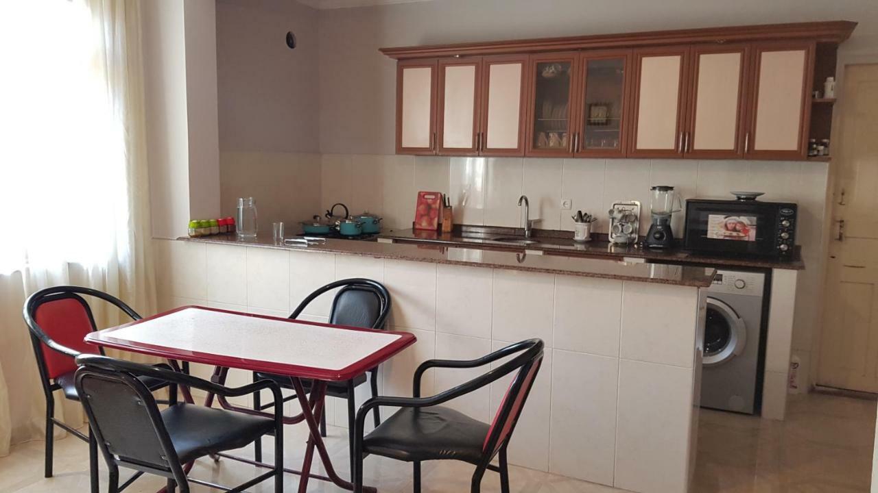 Guest House Luka Batumi Exterior photo