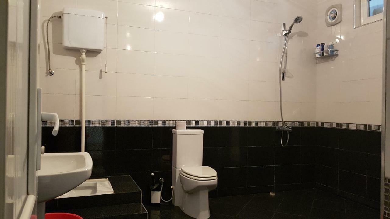 Guest House Luka Batumi Exterior photo