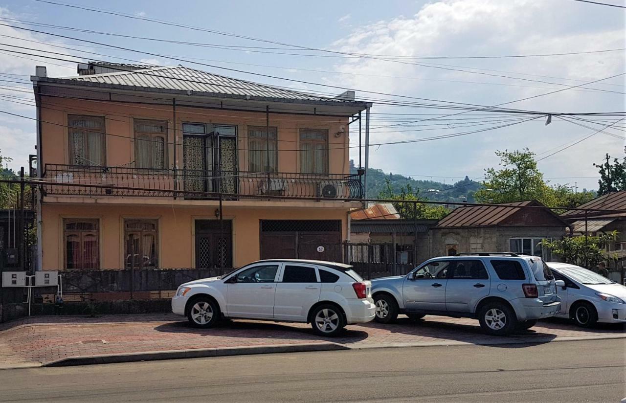 Guest House Luka Batumi Exterior photo